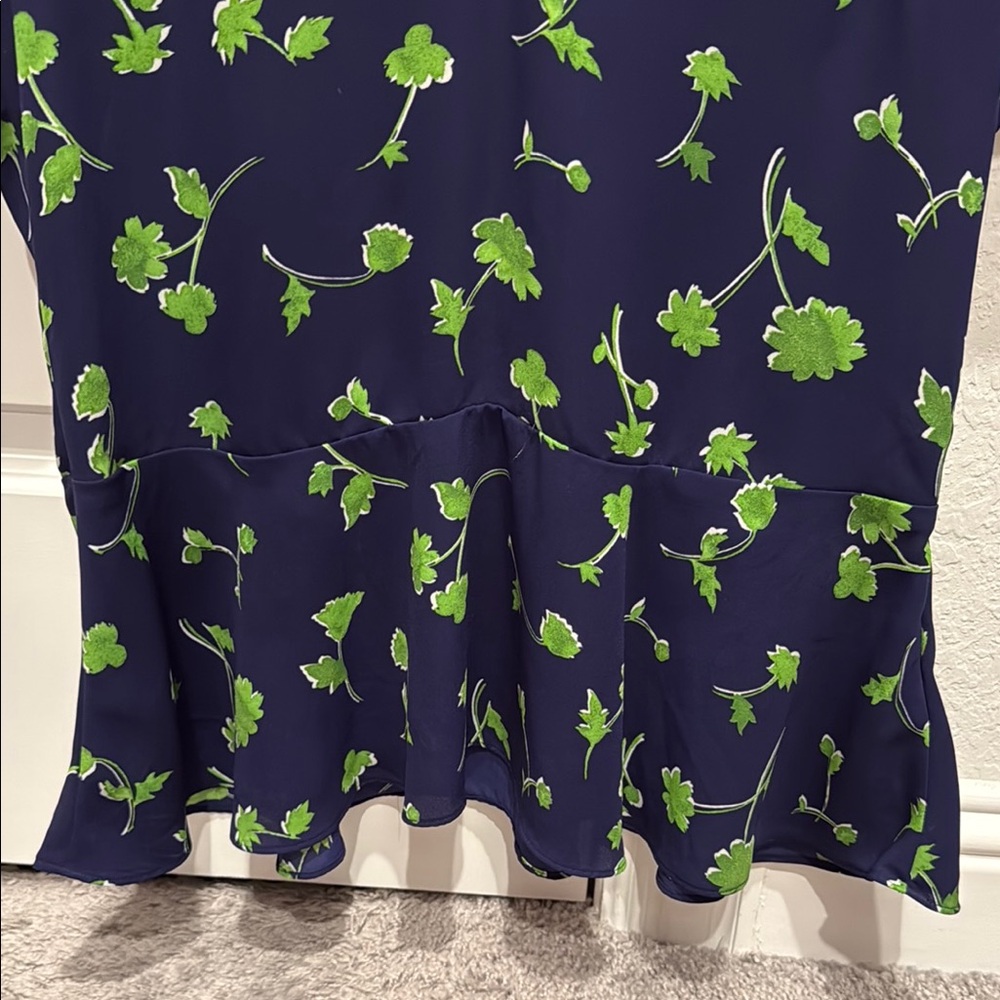 Banana Republic Navy Blue Floral V-Neck Peplum Top - Picture 3 of 4